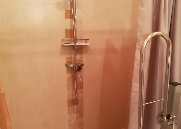 La Roseraie Bed & Breakfast 2*