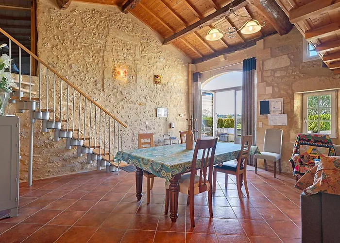 Bed & Breakfast La Roseraie Saint-Émilion
